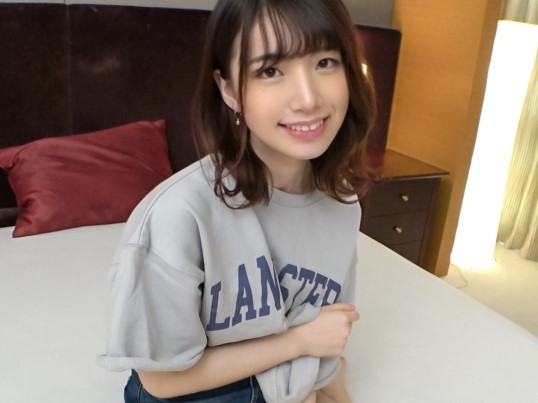 【美少女】色白でめちゃかわキュートな美少女と着衣セックス！服をきたままチンコ挿入され感じる姿がそそられる！