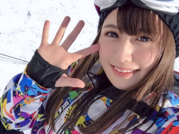 【雪山でゲットした色白美尻ギャル】 プリケツをクンニ&手マンでイカせまくり！ ねっとりフェラでチンポを味わうエロ娘♡ ナンパ即ハメのスノーボード女子！