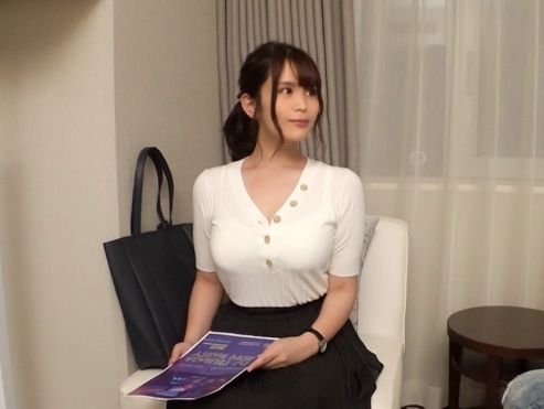 【クラブの巨乳姫】 清楚な見た目とは裏腹にエロいカラダ！ 爆乳を揺らして乱れる夜♡