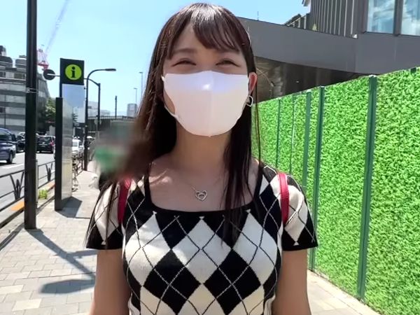 【マスク美人の誘惑】 恥じらいながらも大胆なセックス！ 舌技でチ○ポを舐め回し、窓際で生ハメ中出し！ 素人美女の淫らな姿に興奮間違いなし！