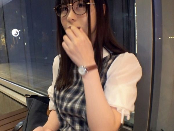 【メガネっ娘と即ハメ】 地味カワ女子を口説いてホテルで即セックス！ 恥じらいながらも感じちゃう♡