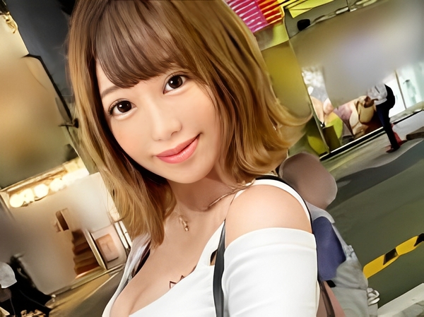 【コンカフェ嬢の裏バイト】 キュートな笑顔でチ○ポをペロリ♡ 濃厚ザーメンをごっくんして、おいしそうに味わう！
