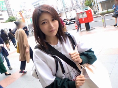 【ナンパ成功♡】キュートな美少女と即ハメ！ 細身ボディを揺らして騎乗位ピストンでイキまくり！