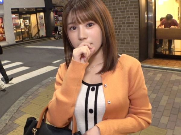 【白衣の天使の秘密】 ストレス発散のライブチャットでエロすぎる姿が露わに！ 敏感ボディが我慢できずに…♡
