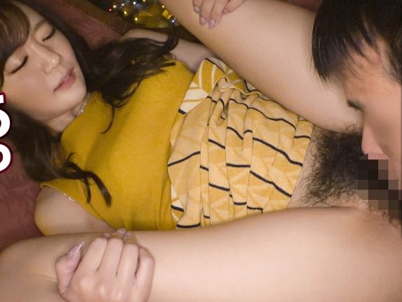 【欲求不満なビッチ美女】 彼氏では物足りない♡ 溢れる性欲で生々しい浮気セックスに没頭！ 剛毛マ○コが淫らに濡れる！