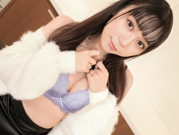 【スレンダー美少女の秘密】可愛い顔してエッチなパンツ♡ じっとり濡れたアソコに挿入しちゃう！