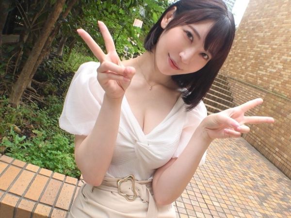 【グラドル巨乳のAVデビュー】 注目を集めたいグラドルがAVに挑戦！ ネットで話題の美巨乳を揺らして大興奮♡