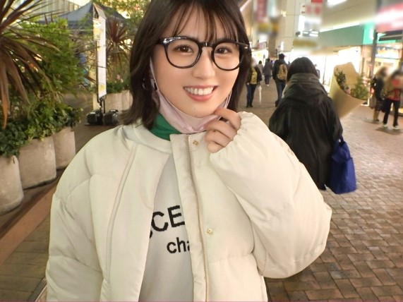 【ナンパでゲット♡純粋な保育士】 清楚な美少女がエッチな誘惑に負けちゃう！ 褒められて照れながらエッチな姿に♡