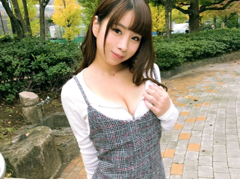【地下アイドルの秘密】 小柄でキュートな美少女がエッチな本性を発揮！ バック＆正常位で激しく突かれ、アイドルオーラ崩壊の瞬間！