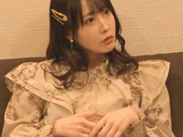 【幼馴染の誘惑】 スレンダー美ボディに隠しカメラが迫る！ フェラから生ハメまで、大胆なエロ行為を覗き見♡