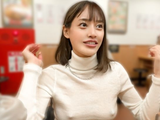 【乳首ビンビン♡ 露出痴女】 乳首が透ける大胆ファッションで街を歩く変態女子大生！ 感じまくりの騎乗位セックス！
