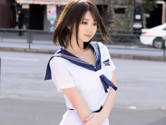 【制服コスプレ変態美少女】人気レイヤーが報酬に釣られてエロコスプレで本気セックス♥デカチン大好きドスケベ娘がAV出演