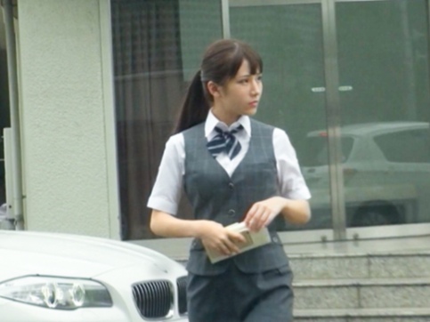 【素人】『もう会社戻らないとぉ…』仕事中の美人OLを手マン＆クンニで濡らしたら騎乗位が始まったw