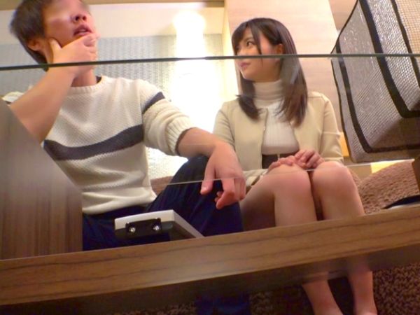 【素人×中出し】料理の専門学生のアイドル級美少女が新メニュー採用に釣られてオーナーと生ハメSEX！