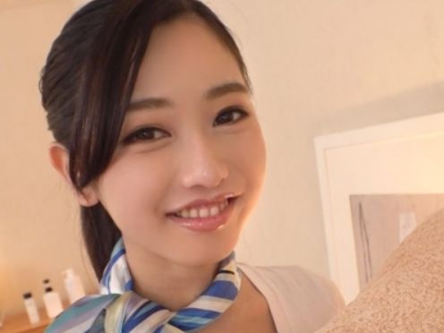 【小柄ギャルの誘惑】 エロカワ♡エステティシャンがお客のチンポをマッサージ！ 仕事忘れて乱れまくり！