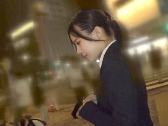 【素人】スーツ姿の美人はおらんかぇ～！突然のペニス！じんわり濡れるアソコ…！都会の喧騒に紛れて喘ぎ声が淫乱に木霊する！