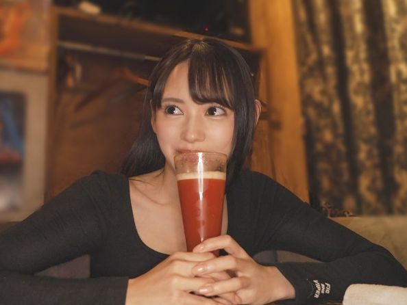 【スレンダー美少女の4P天国】 謎めいた美少女が乱れまくり！ 細いボディを震わせてイキまくる絶頂セックス♡