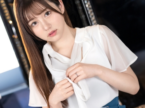 【清楚系巨乳人妻の淫乱覚醒】他人棒に溺れる人妻！清楚な見た目とは裏腹に、カラダを弄られトロトロになったオマンコを激しく突かれ、乱れまくる！