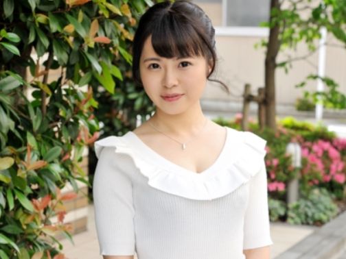 【若妻の危険なマッサージ】『ダメ…でも気持ちいい…』欲求不満な人妻が水着姿でオイルマッサージ！我慢できずにチンポにしゃぶりつき、イかせまくるエロすぎる施術！♡