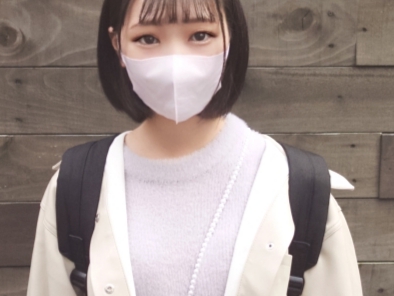 【ショートカット美少女の初々しい騎乗位】ウブな見た目とは裏腹に、パイパンオマ○コは超敏感！肉棒で激しく突かれ、感じまくる姿に興奮必至！ショートヘアの彼女が、騎乗位で乱れる姿は必見♡