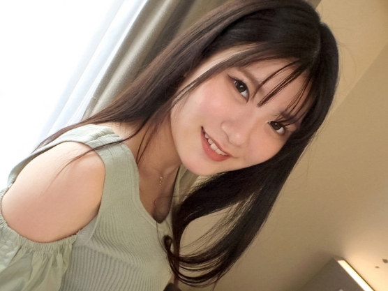 【エロカワ女子の騎乗位プレイ】ビンビンのチンコで喉奥＆膣奥を刺激され、感じまくるキュートな女の子！激しく腰を振りまくって乱れまくる姿が超エロい！！