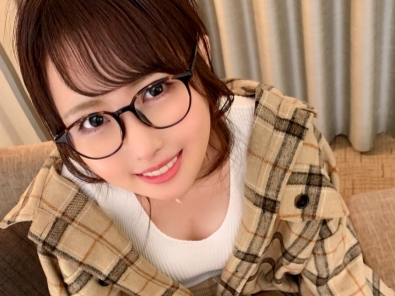 【メガネ女子の淫乱モード】『奥まで突いて…』知的な見た目と裏腹に、エッチな本性をむき出しにするメガネっ娘！キレイなボディを激しく揺らし、おマンコをガンガン突きまくって、最後はたっぷりザーメン注入！！