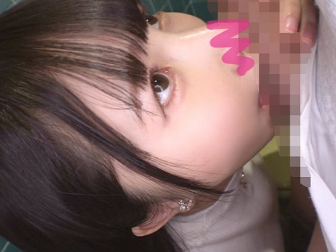 【公衆トイレでまさかのフェラ！】清楚系美少女がトイレで見せる大胆なご奉仕にビックリ！その後、ホテルで本気モードの濃厚セックス！可愛い顔してエッチなこと大好きな彼女のギャップにメロメロ必至！最高のひと時を体験しちゃう！♡