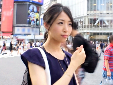 【美ボディお姉さんの密着セックス】『もっと奥まで…』スレンダー美人が正常位で男と激しく絡み合う！美マンに肉棒をぶち込まれ、感じまくるエロい腰使い！！