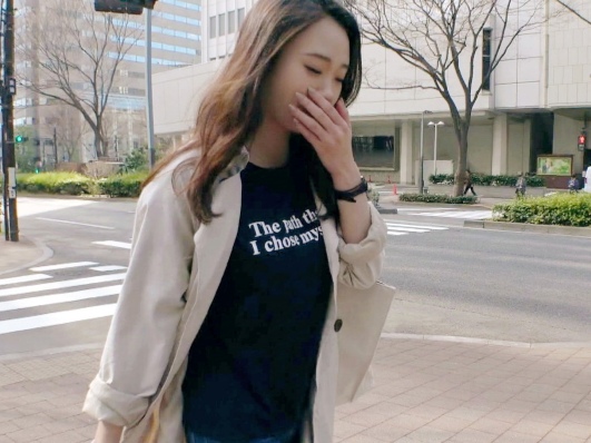 【敏感巨乳娘の悶絶プレイ】『あっ…ダメッ！』エッチなカラダの彼女が手マンでビショビショに！敏感なトコロをバイブで刺激され、感じまくるエロ可愛い姿に興奮必至！♡