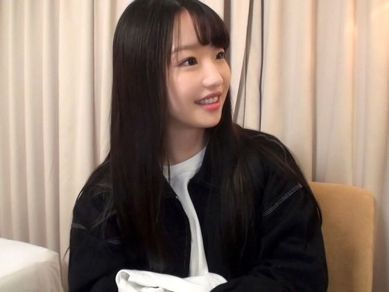 【素人ナンパ】清楚系黒髪ロング美少女がお金のためエッチな要求に応えてしまう…デカチンをちっちゃな口で一生懸命ほおばる