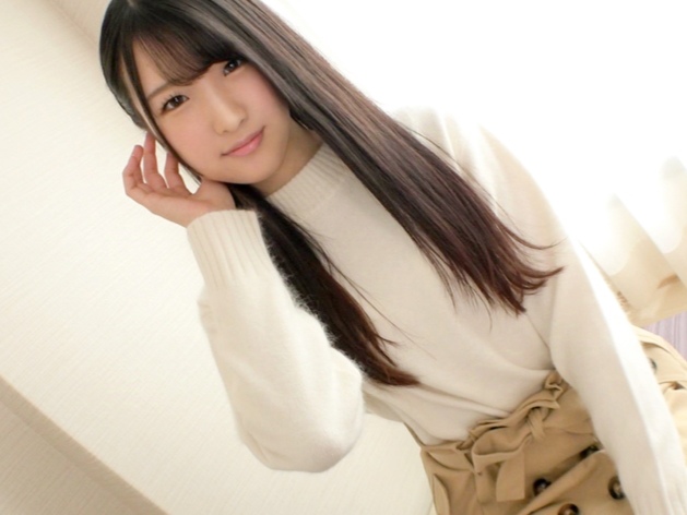 【ちっぱい美少女の騎乗位】『私、上になってもいい？』ロングヘアーの可愛い子がチンコの上で激しく腰振り！小柄なカラダをくねらせ、キュートな顔で感じまくる姿にフル勃起確定！！