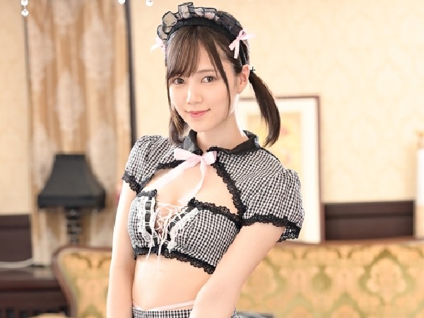 【痴女メイドの逆襲】『もっとちょうだい♡』男を翻弄する小悪魔メイドが足コキでチンポを責めまくり！大量ザーメンをごっくんしちゃうエロすぎるご奉仕！！