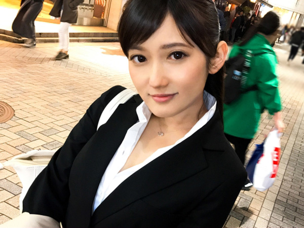 【素人ナンパ】『おちんちん…おっきぃ…♡』美人受付嬢のおまんこを手マンとクンニで濡らして肉棒生ハメ！
