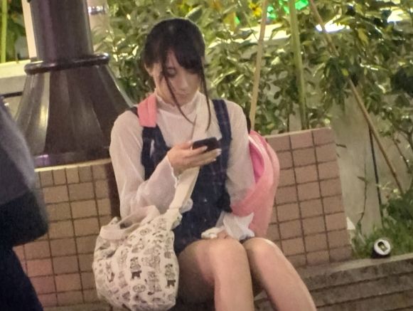 【池袋で見つけた天然美少女】『えっ、そんなに動かさないで…』マイペースな素人娘が大胆な大股開き！バックから巨根をねじ込まれ、激ピストンに感じまくるガチナンパSEX！♡