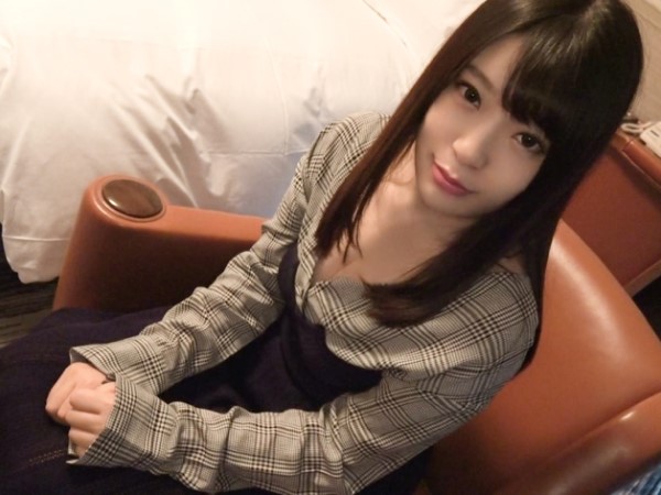 【色白むっちり素人娘】『感じちゃう…♡』敏感パイパンマ●コが乳首責めでビショ濡れ！クンニで痙攣しまくり、エッチな喘ぎ声が止まらない！！