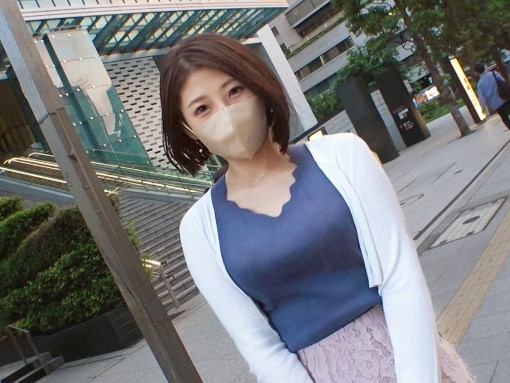 【ナンパ成功】清楚系ビッチお姉さん！街で声かけたキレイなお姉さんが、実はエッチ大好きで、びちゃびちゃマンコを激ピストンされまくり、感じまくりの濃厚ファック！♡