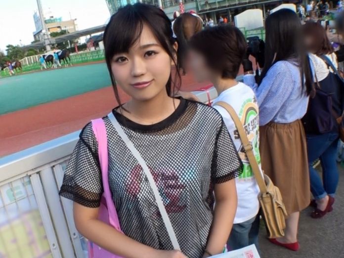 【美乳素人】競馬がお好きだという人生賭けまくった女の子!もちろんこの手の子は刺激がお好き!おっぱい揺らして男に乗馬!